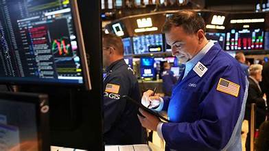Stock Market Plunges: Dow Sinks 800 Points as Yields Rise, Trump Budget Stalls